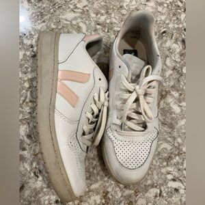VEJA W V-10 Leather Shoes